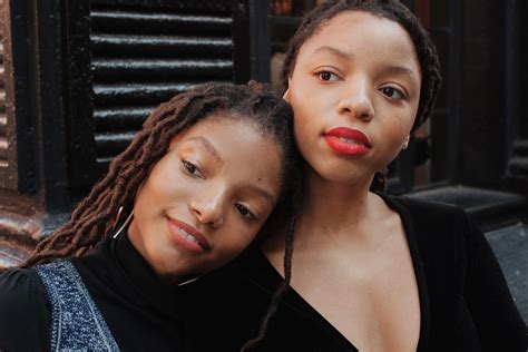 chloe and halle makeup.